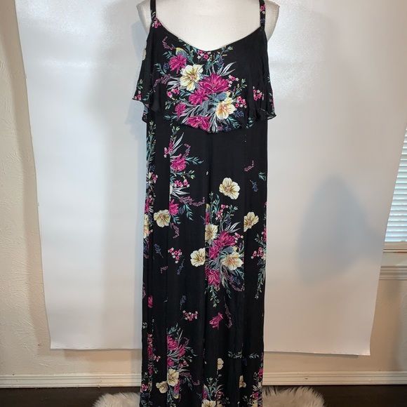 Torrid Plus Size Fluted Floral Maxi Dress Plus 1X - Picture 3 of 6